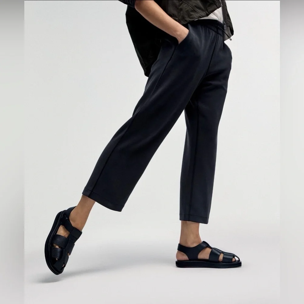 lululemon Softstreme High-Rise Straight-Leg
Cropped Pant - Picture 3 of 4